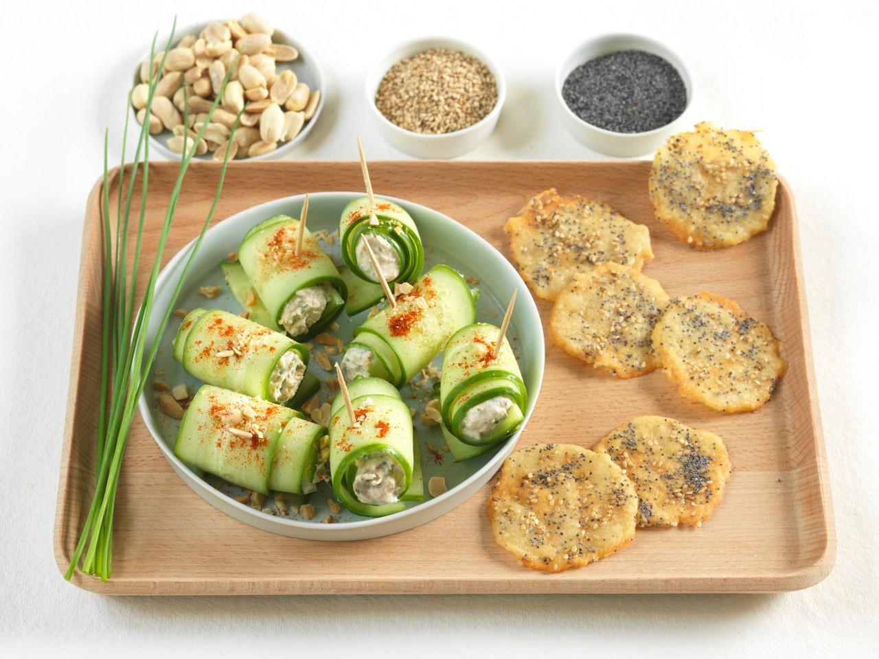 Roulés de concombre aux rillettes de thon et tuiles de parmesan Roulés de concombre aux rillettes de thon et tuiles de parmesan